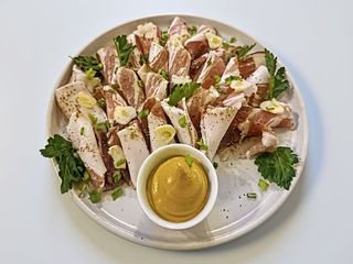 Сало копчене на соломі та мус з сала та часнику (170/50)