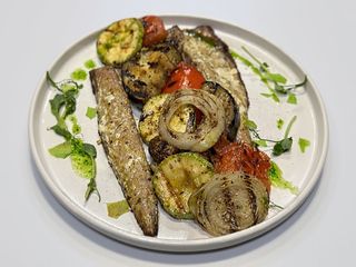 Філе скумбрії з овочами гриль 130/100 гр. 