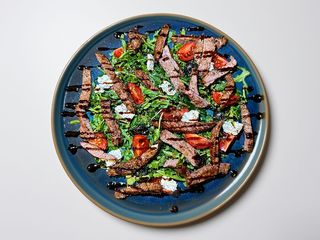 Теплий салат з телятиною