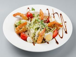 Салат Цезаріон з тигровими креветками