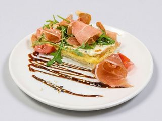 Бельгійські вафлі з прошуто та пармезаном