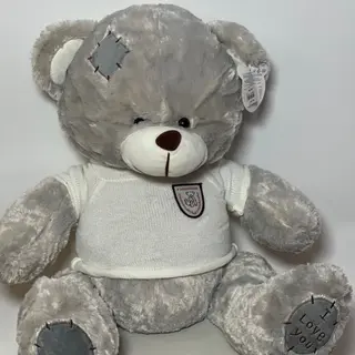 Сірий ведмедик в білій кофтинці