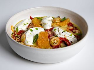 Печені перці мариновані в апельсиновому соусі з мусом із бринзи