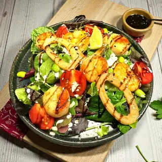 Новинка! Салат з гребінцями, кальмаром та креветками (250грам)