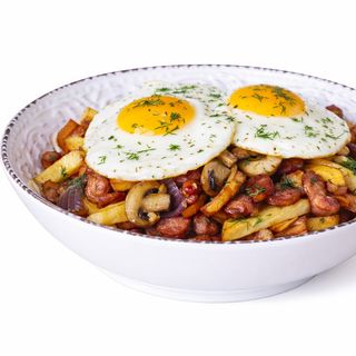 Пательня з мисливськими ковбасами