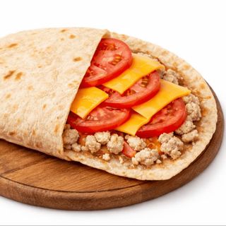 Янтик з куркою, помідором та чедером