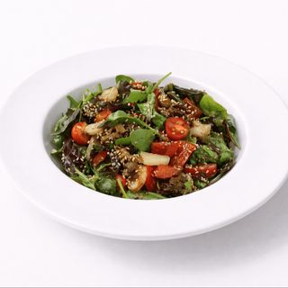 Салат з яловичиною та перцем гриль