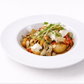 Теплий салат-гриль з м'яким сиром