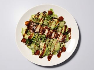 Салат з вугрем