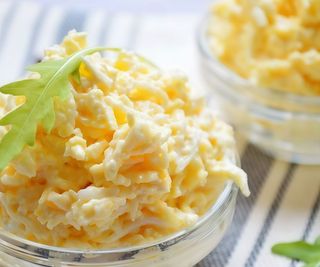 Салат «Білочка» та пʼять чорних хлібчиків