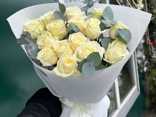 Букет білих троянд 15 шт