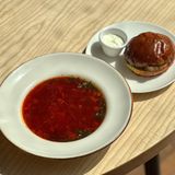 Борщ з булочкою бріош та рваною свининою (500г)