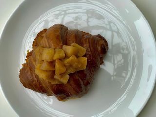 Круасан яблучний (150г)