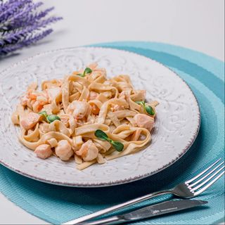 Удон з сьомгою та креветкою (300 г)