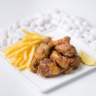 Соковиті крильця з соусом Джек Деніалс (1/2) з картоплею (430г)