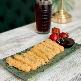 Сирні палички фрі з ягідним соусом (150/50г)