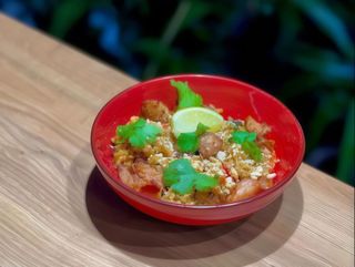 Смажений рис по-тайськи з куркою (450г)