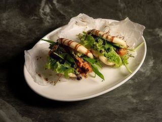 Бао з лососем в темпурі (300g)