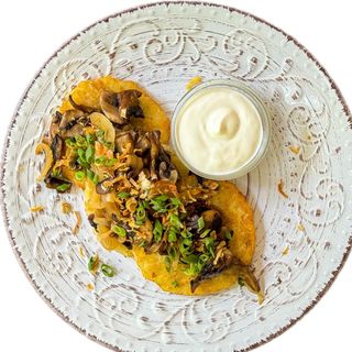 Картопляні деруни з грибами (240/50г)