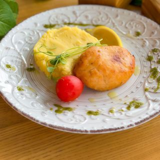 Котлета з лосося з картопляним пюре (280г)