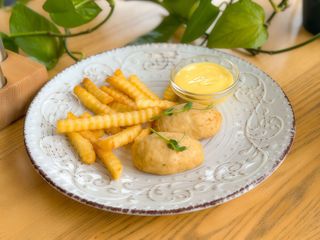 Курячі котлетки з картоплею фрі (250)