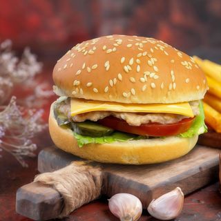 Чізбургер яловичий (180г)