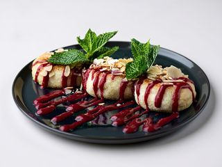 СИРНИЧКИ з ЯГІДНИМ соусом 200 г (200g)