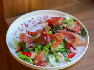 Салат з сиром Дор Блю та прошутто (200г)