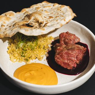 Щока томлена у дров'яній печі (400г)