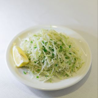 Салат з молодої капусти (200г)