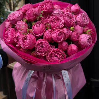 Букет піоновидних троянд