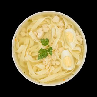 Бульйон з м'ясом та лапшою