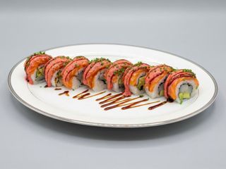 Рол з лососем та гребінцем (305г)