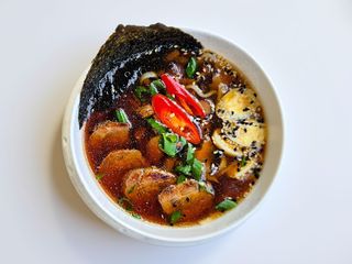 Рамен зі свининою Тясю (420г)