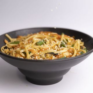 Удон з тунцем (580г)