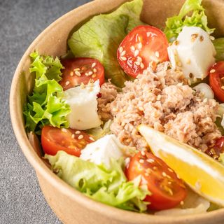 Салат з тунцем