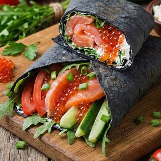 Шаурма з лососем та ікрою