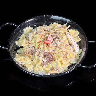 Паста з куркою та грибами (300г)