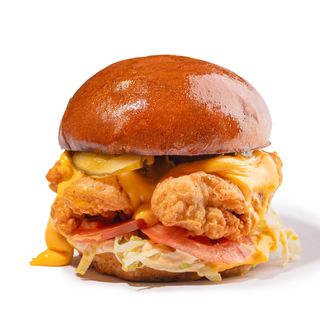 Велетень з кріспі куркою