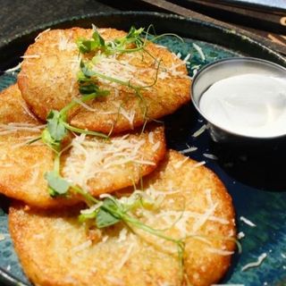 Деруни з пармезаном та сметаною