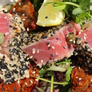 Салат з тунцем