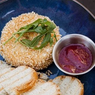 Камамбер з брускетою