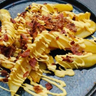 Діпи з сирним соусом та беконом