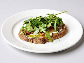 Тост бекон-камамбер