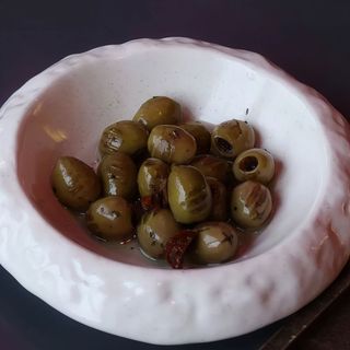 Оливки на грилі