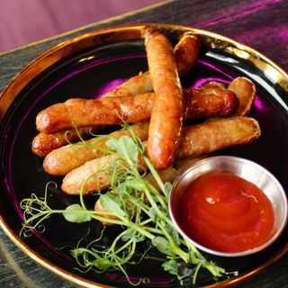 Ковбаски на грилі