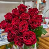 15 червоних троянд