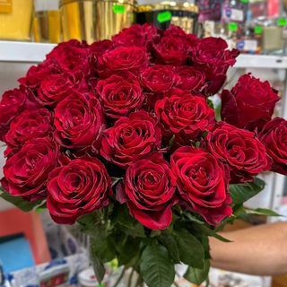 25 червоних троянд