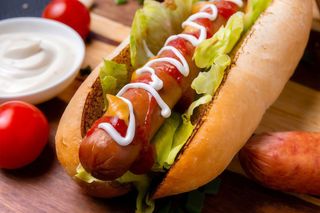 Хот-Дог з копченою сосискою (250г)