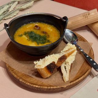 Гороховий суп з копчений ребром